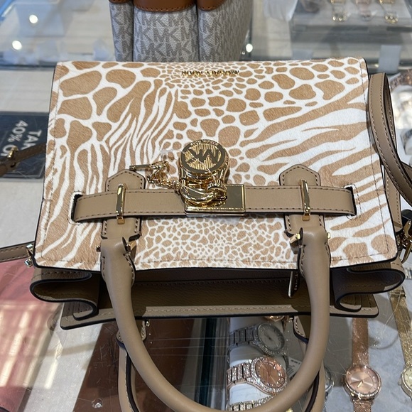 Michael Kors
Hamilton Small Satchel Leather
Color: Camel
NWT - Picture 10 of 16